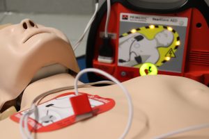 EHBO heerenveen AED basiscursis AED staan klaar voor jou